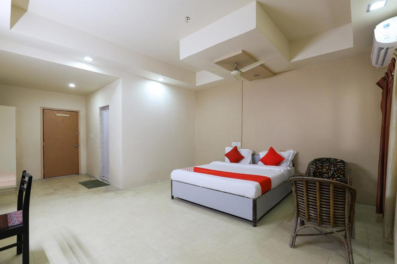 Oyo Hotel Park Veraval Eksteriør bilde