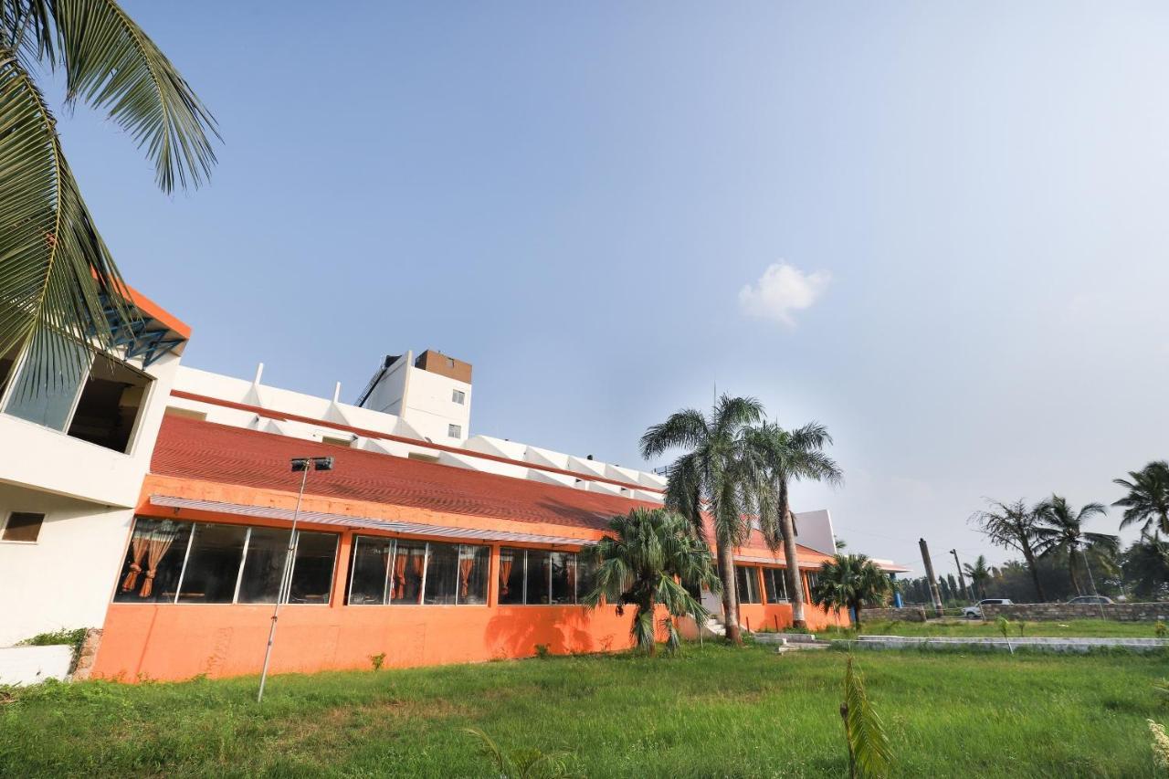 Oyo Hotel Park Veraval Eksteriør bilde